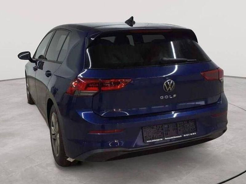 Gebraucht VW Golf VIII Life 150 PS (110 kW) 2022 Atlantic blue metallic Limousine