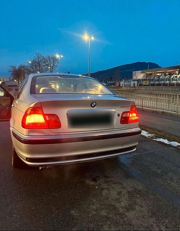 Gebraucht BMW 323 170 PS (125 kW) 1999 Silber Limousine
