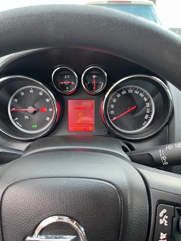 Gebraucht Opel Astra 80 PS (58 kW) 2012 Weiß Kombi