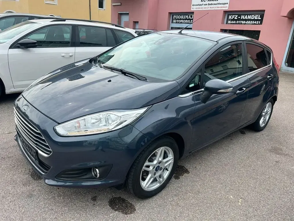 Gebraucht Ford Fiesta Titanium 101 PS (74 kW) 2014 Blau Kleinwagen