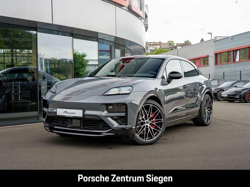 Grau Neu 2025 Porsche Macan Turbo SUV | 138.268 € (Fairer Preis) - Bild 1/4