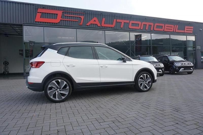 Candy weiß Gebraucht 2024 Seat Arona FR SUV | 26.990 € (Teuer) - Bild 1/4