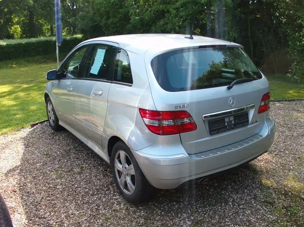Gebraucht Mercedes B150 95 PS (69 kW) 2009 Silber Van / Kleinbus