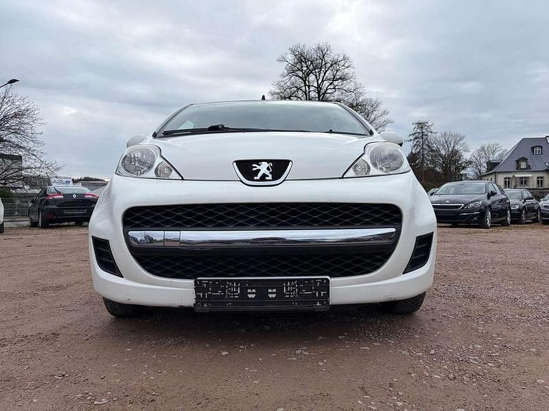 Gebraucht Peugeot 107 Urban Move 68 PS (50 kW) 2011 Zu lackieren weiss 068 Kleinwagen