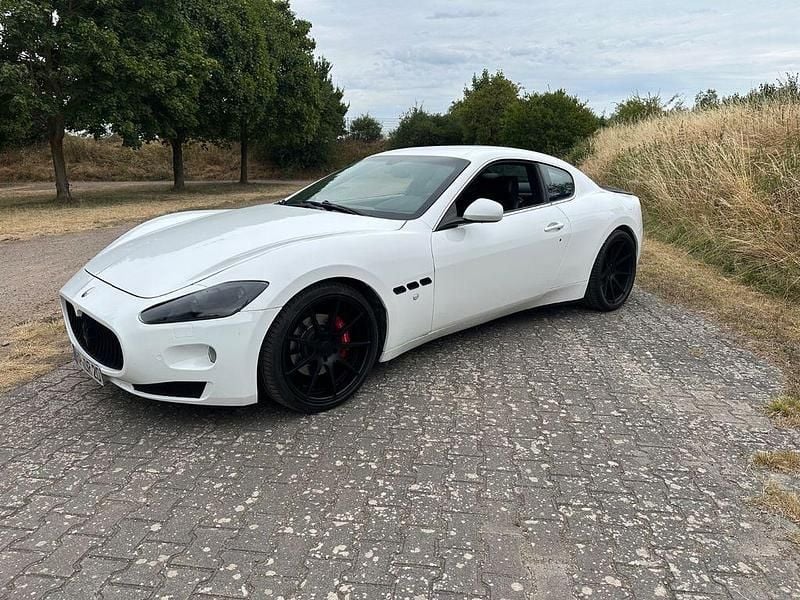 Schwarz Gebraucht 2007 Maserati Granturismo Coupé | 31.800 € (Etwas zu teuer) - Bild 1/4