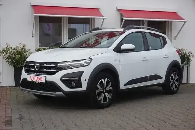 Gebraucht Dacia Sandero Comfort 91 PS (66 kW) 2022 Weiß SUV