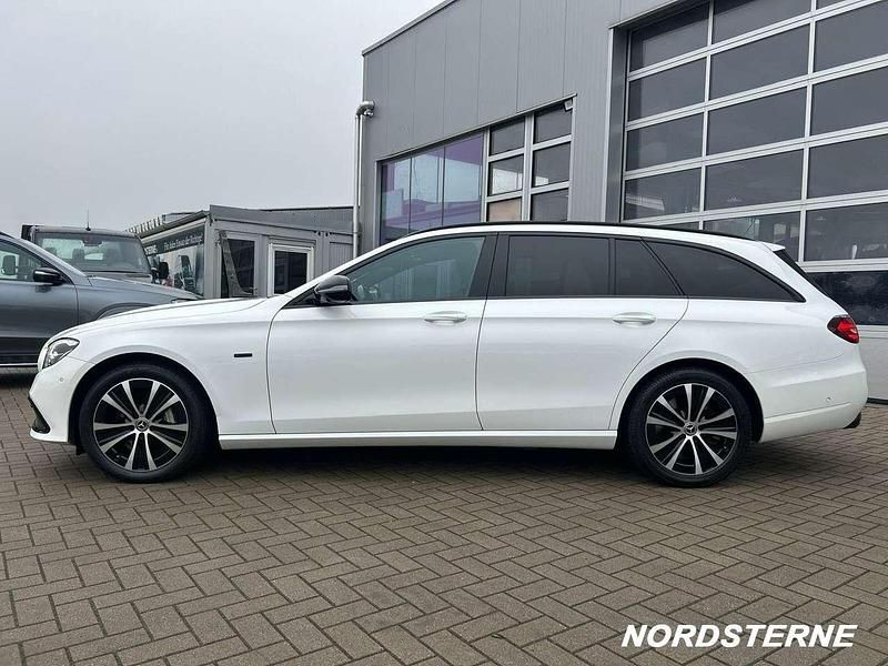 Gebraucht Mercedes E300 Avantgarde 306 PS (225 kW) 2021 Unilack polarweiß Kombi