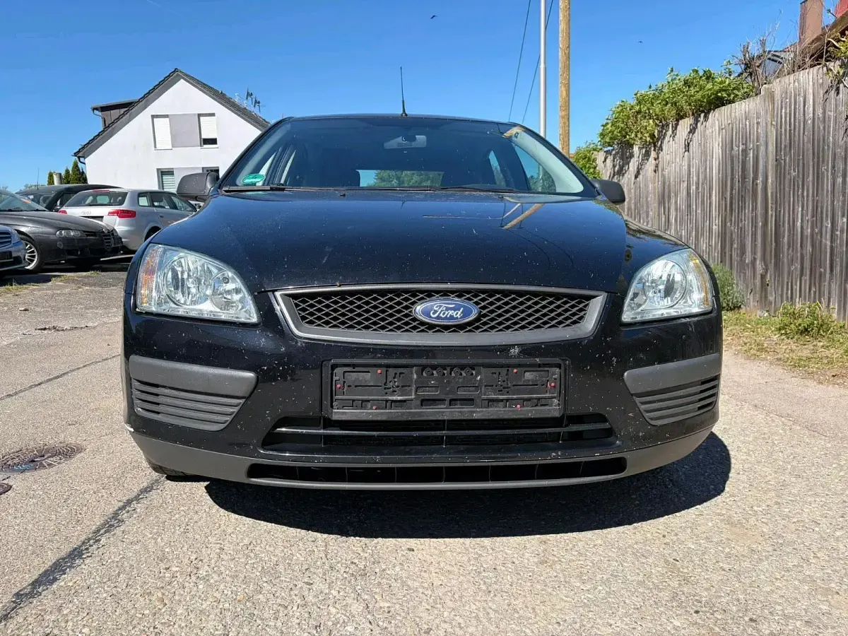 Second-hand Ford Focus 100 CP (73 kW) 2005 Negru Hatchback