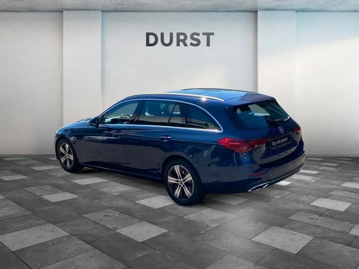 Gebraucht Mercedes C200 163 PS (119 kW) 2025 Blau Limousine