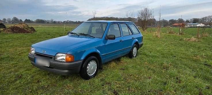 Blau Gebraucht 1988 Ford Escort Kombi | 7.499 € - Bild 1/4