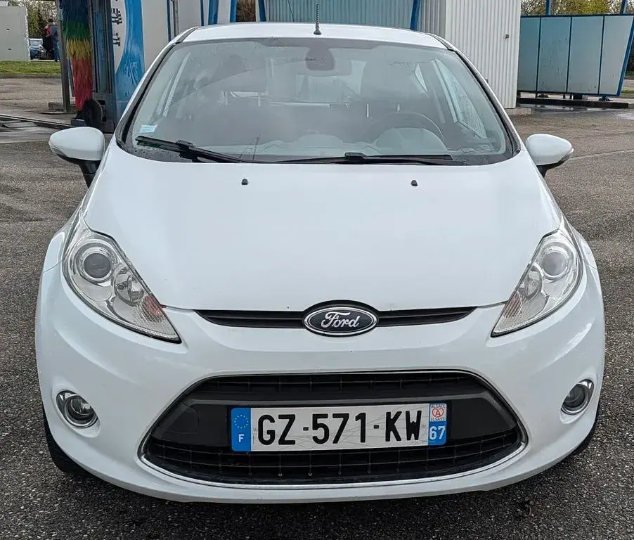 Gebraucht Ford Fiesta 95 PS (69 kW) 2011 Weiß Limousine