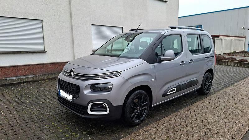 Grau Gebraucht 2018 Citroën Berlingo Feel Van / Kleinbus | 16.000 € (Fairer Preis) - Bild 1/4