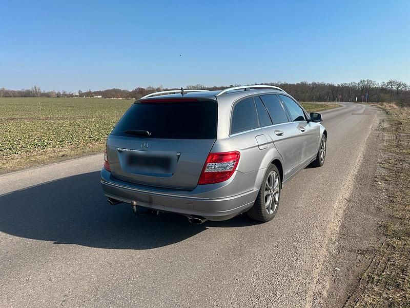 Gebraucht Mercedes C320 224 PS (164 kW) 2009 Grau Kombi