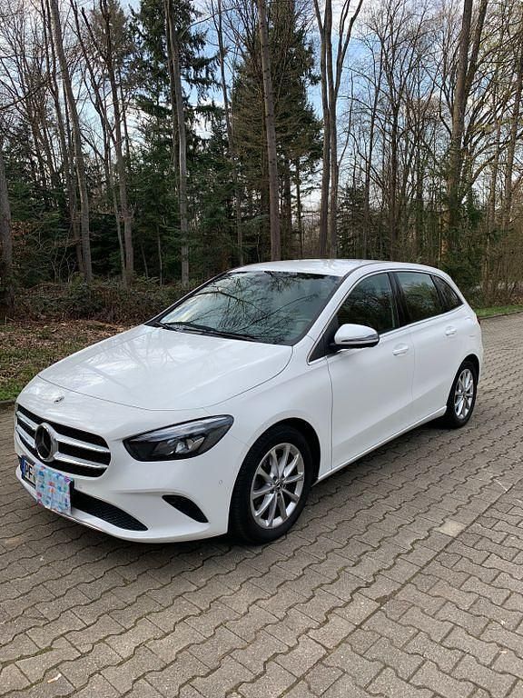 Gebraucht Mercedes B220 190 PS (139 kW) 2019 Weiß Van / Kleinbus