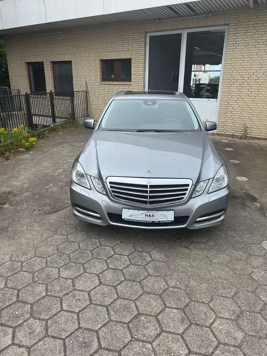 Usado Mercedes E220 Avantgarde 177 CV (130 kW) 2011 Negro Berlina