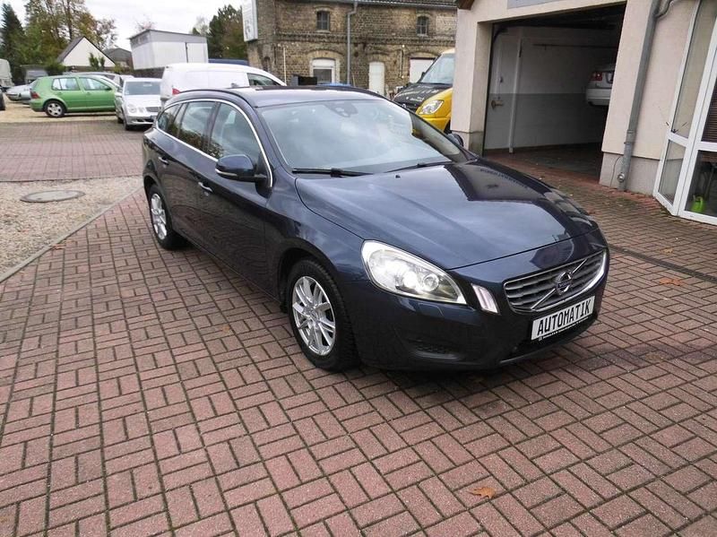 Gebraucht Volvo V60 179 PS (131 kW) 2012 Blau Kombi