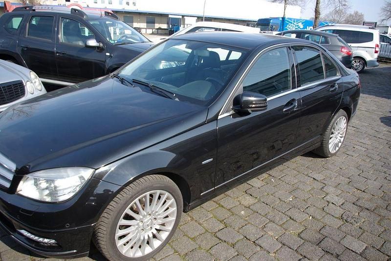 Gebraucht Mercedes C250 204 PS (150 kW) 2011 Schwarz Limousine