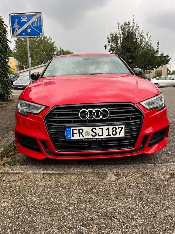 Rot Gebraucht 2019 Audi A3 Sportback Ambiente Kleinwagen | 20.500 € (Etwas zu teuer) - Bild 1/4