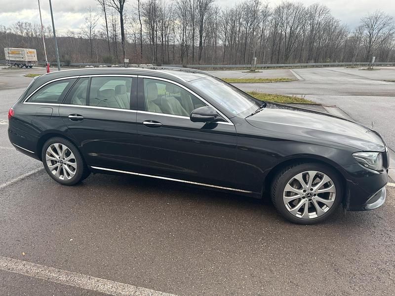 Gebraucht Mercedes E350 258 PS (189 kW) 2018 Schwarz Kombi