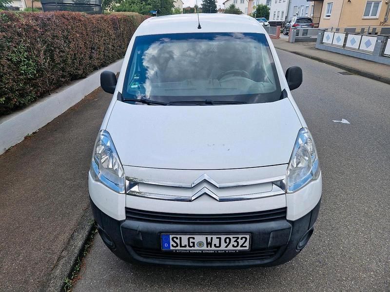 Weiß Gebraucht 2007 Citroën Berlingo Van / Kleinbus | 2.800 € (Teuer) - Bild 1/4