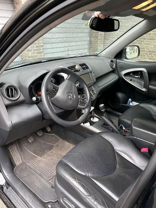 Gebraucht Toyota RAV4 Executive 177 PS (130 kW) 2011 Schwarz SUV