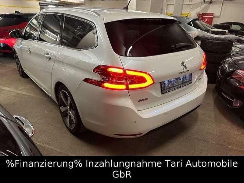 Perlmuttweiß metallic Gebraucht 2015 Peugeot 308 Allure Kombi | 7.980 € (Fairer Preis) - Bild 1/4