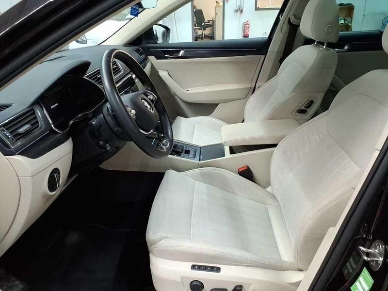 Gebraucht Skoda Superb Style 150 PS (110 kW) 2023 Blackmagic perleffekt Kombi