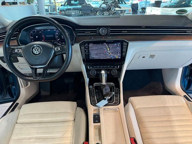 Gebraucht VW Passat Highline 190 PS (139 kW) 2018 Blau Kombi