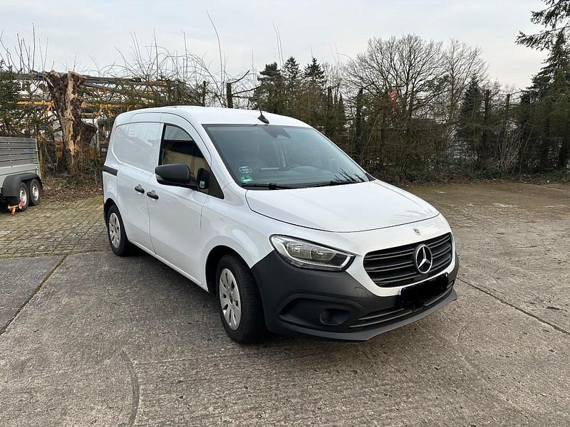 Weiß Gebraucht 2023 Mercedes Citan 110 Limousine | 24.950 € (Etwas zu teuer) - Bild 1/4