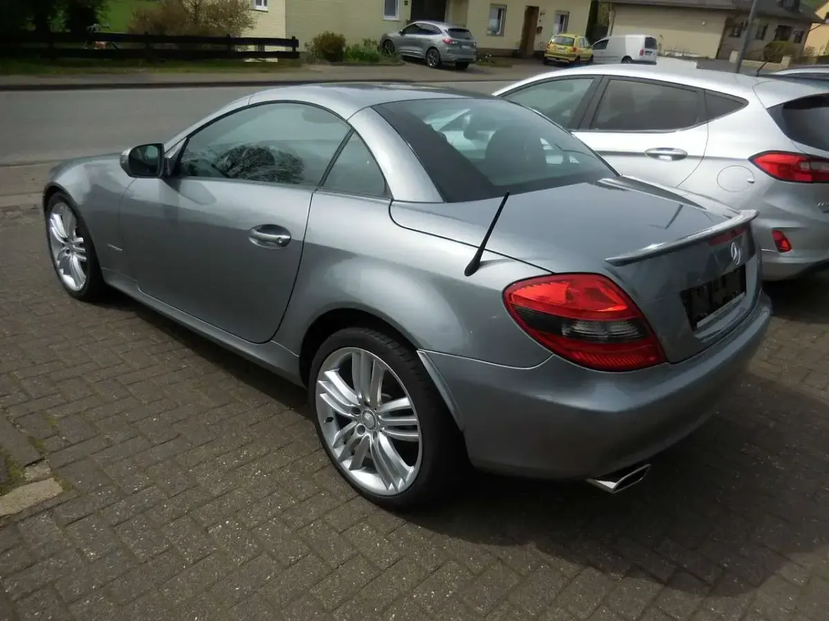 Second-hand Mercedes SLK200 184 CP (135 kW) 2009 Argintiu Cabrio