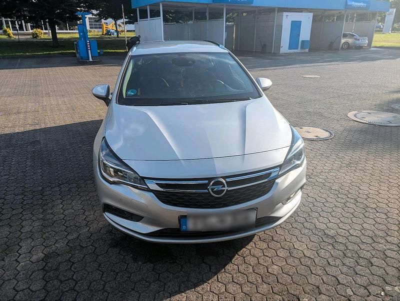 Grau Gebraucht 2018 Opel Astra Kombi | 8.250 € (Fairer Preis) - Bild 1/4