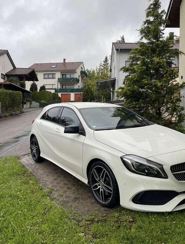 Gebraucht Mercedes 220 184 PS (135 kW) 2016 Weiß Kleinwagen