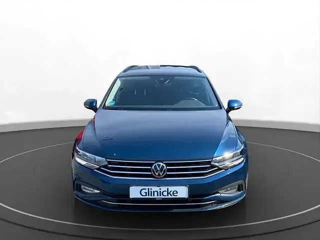 Gebraucht VW Passat Business 150 PS (110 kW) 2023 Aquamarinblau metallic Kombi
