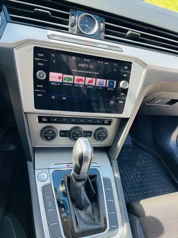 Gebraucht VW Passat Comfortline 190 PS (139 kW) 2018 Blau Kombi