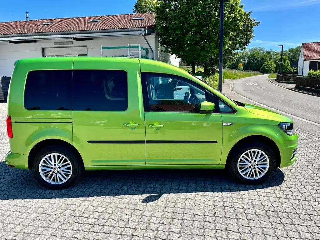 Gebraucht VW Caddy Trendline 131 PS (96 kW) 2020 Viperngrün metallic Van / Kleinbus