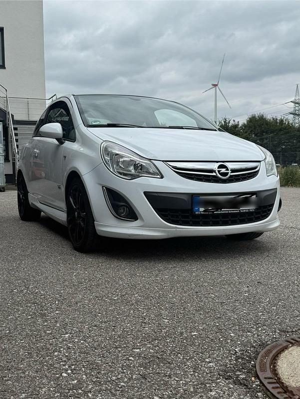 Weiß Gebraucht 2011 Opel Corsa OPC Coupé | 2.700 € (Fairer Preis) - Bild 1/4