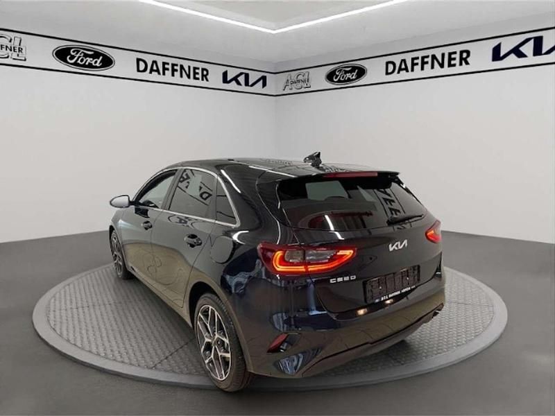 Nowe Kia Ceed 140 KM (102 kW) 2025 Czarny Hatchback