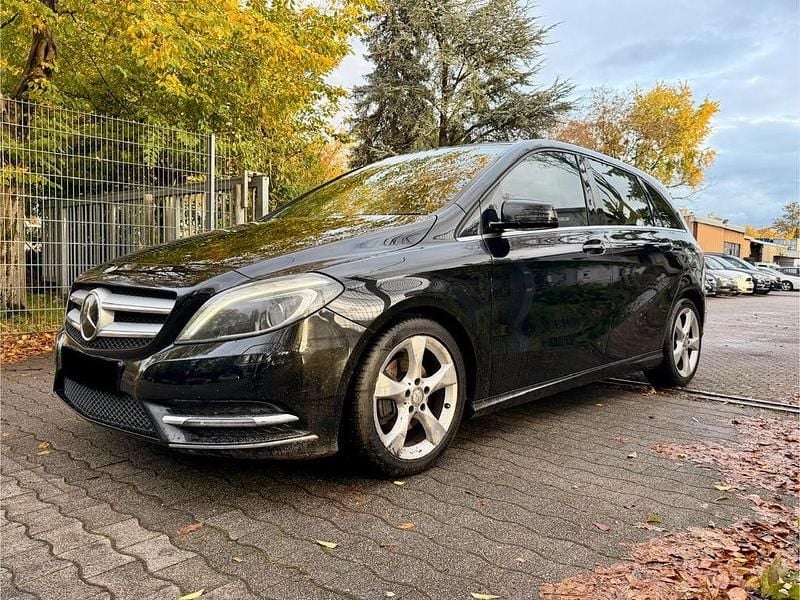 Schwarz Gebraucht 2013 Mercedes B200 Van / Kleinbus | 3.900 € (Guter Preis) - Bild 1/4