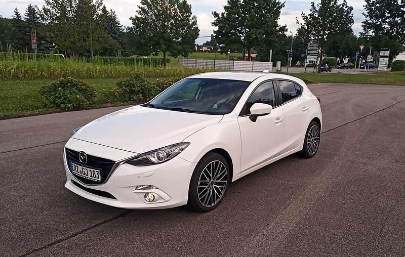 Weiß Gebraucht 2014 Mazda 3 Sports-Line Limousine | 9.100 € (Guter Preis) - Bild 1/4