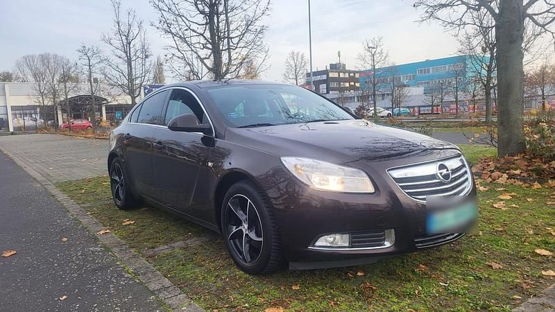 Braun Gebraucht 2011 Opel Insignia Eco Kombi | 1.900 € (Superpreis) - Bild 1/4
