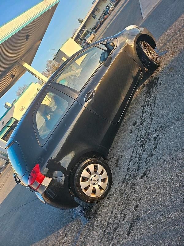 Gebraucht Toyota Yaris 69 PS (50 kW) 2010 Schwarz Kleinwagen