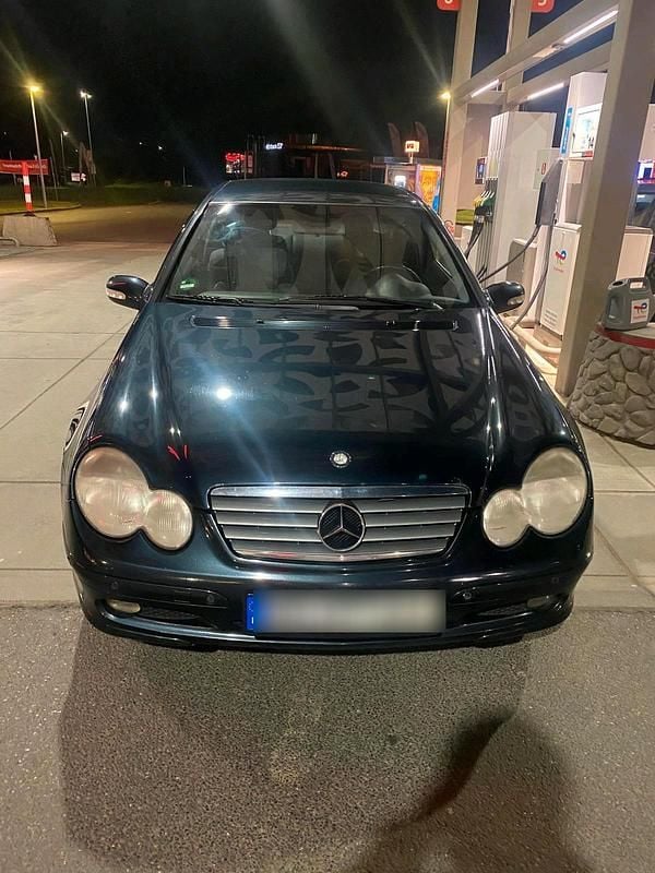 Schwarz Gebraucht 2002 Mercedes C200 Coupé | 1.800 € - Bild 1/4