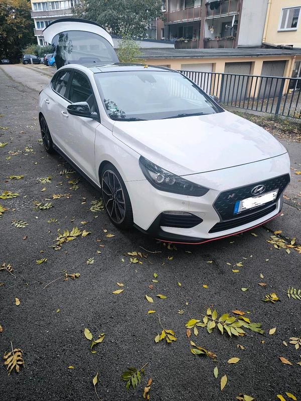 Weiß Gebraucht 2020 Hyundai i30 Coupé | 26.399 € (Fairer Preis) - Bild 1/4