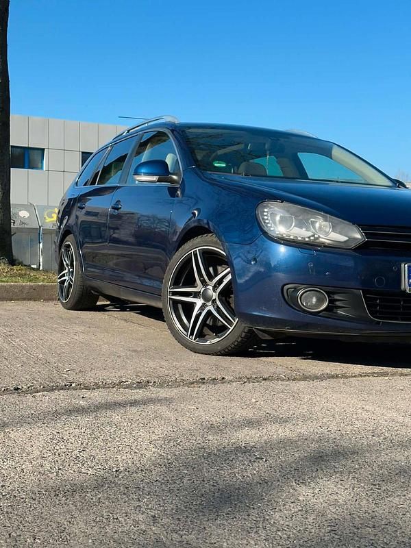 Gebraucht VW Golf VI 140 PS (102 kW) 2011 Blau Kleinwagen