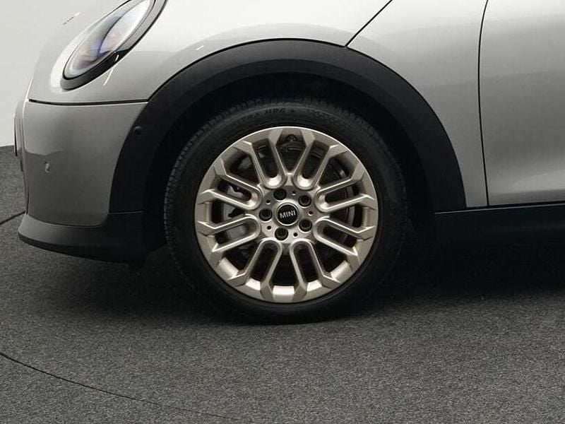 Gebraucht Mini Cooper Favoured 156 PS (114 kW) 2024 Silber Kleinwagen