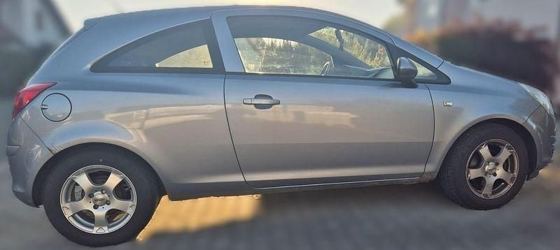 Grau Gebraucht 2009 Opel Corsa Edition Limousine | 899 € (Superpreis) - Bild 1/4