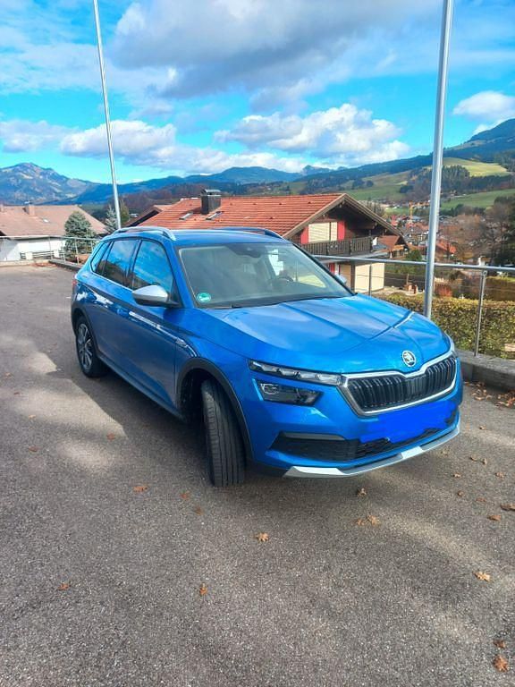 Blau Gebraucht 2021 Skoda Kamiq ScoutLine SUV | 19.400 € (Guter Preis) - Bild 1/4