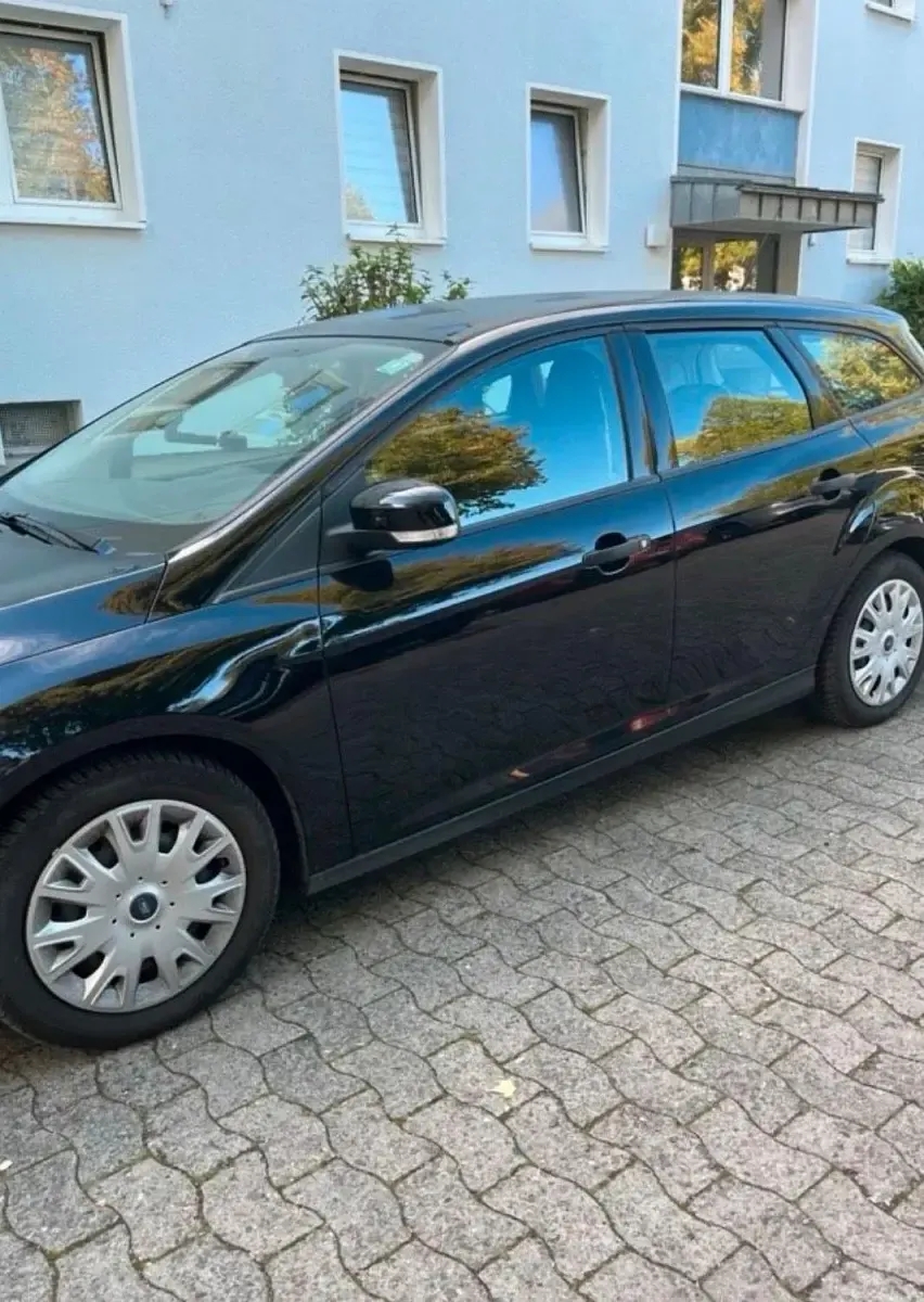Gebraucht Ford Focus 110 PS (80 kW) 2016 Schwarz Kombi