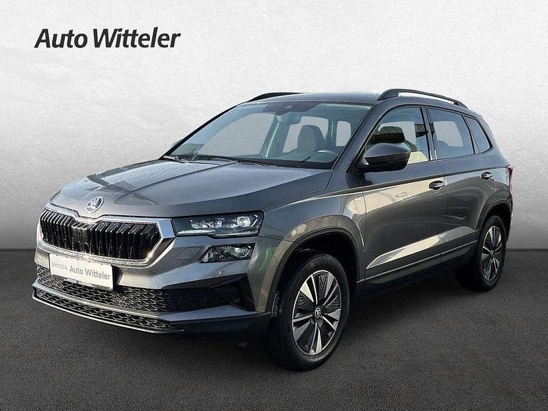 Graphitegrau metallic Gebraucht 2023 Skoda Karoq Tour SUV | 29.470 € (Guter Preis) - Bild 1/4