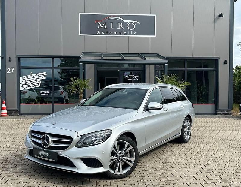 Silber Gebraucht 2019 Mercedes C300 Kombi | 25.800 € (Fairer Preis) - Bild 1/4